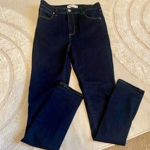 Abercrombie & Fitch 27 27/4 The Super Skinny High Rise Jeans sz 4 27 Dark denim